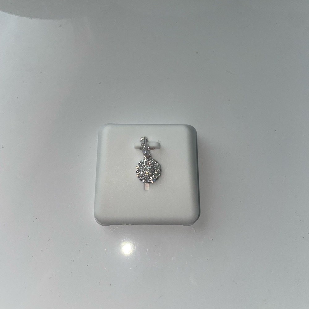 Elegant Silver Pendant Moissanite Necklace